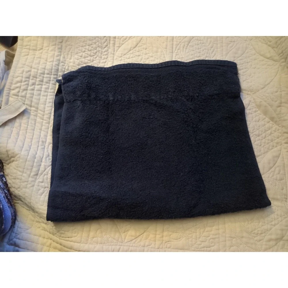 AVANTI LUXURY Black With Gold Hand Towel